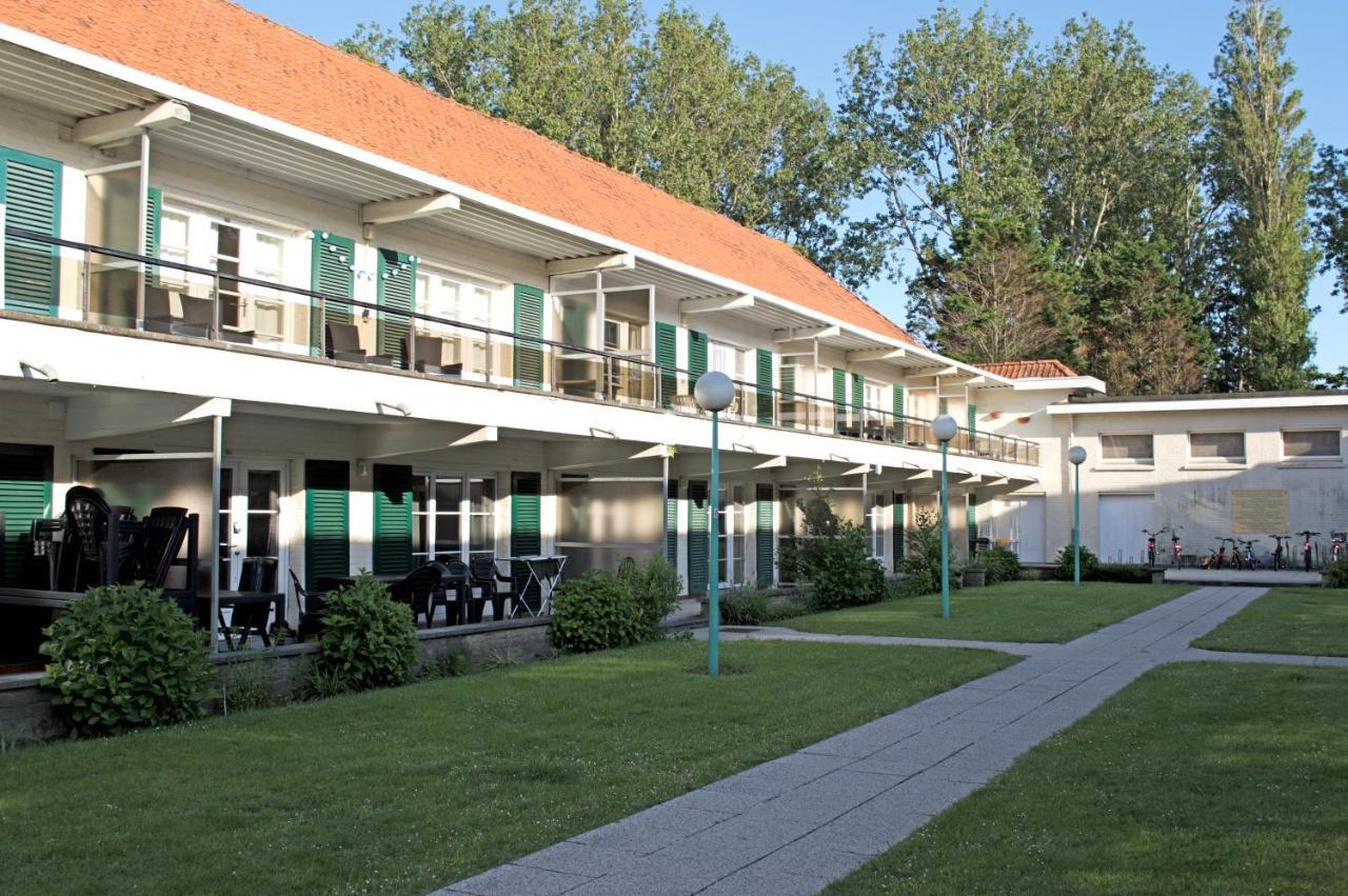 Sunny In Residential Park - Apartment